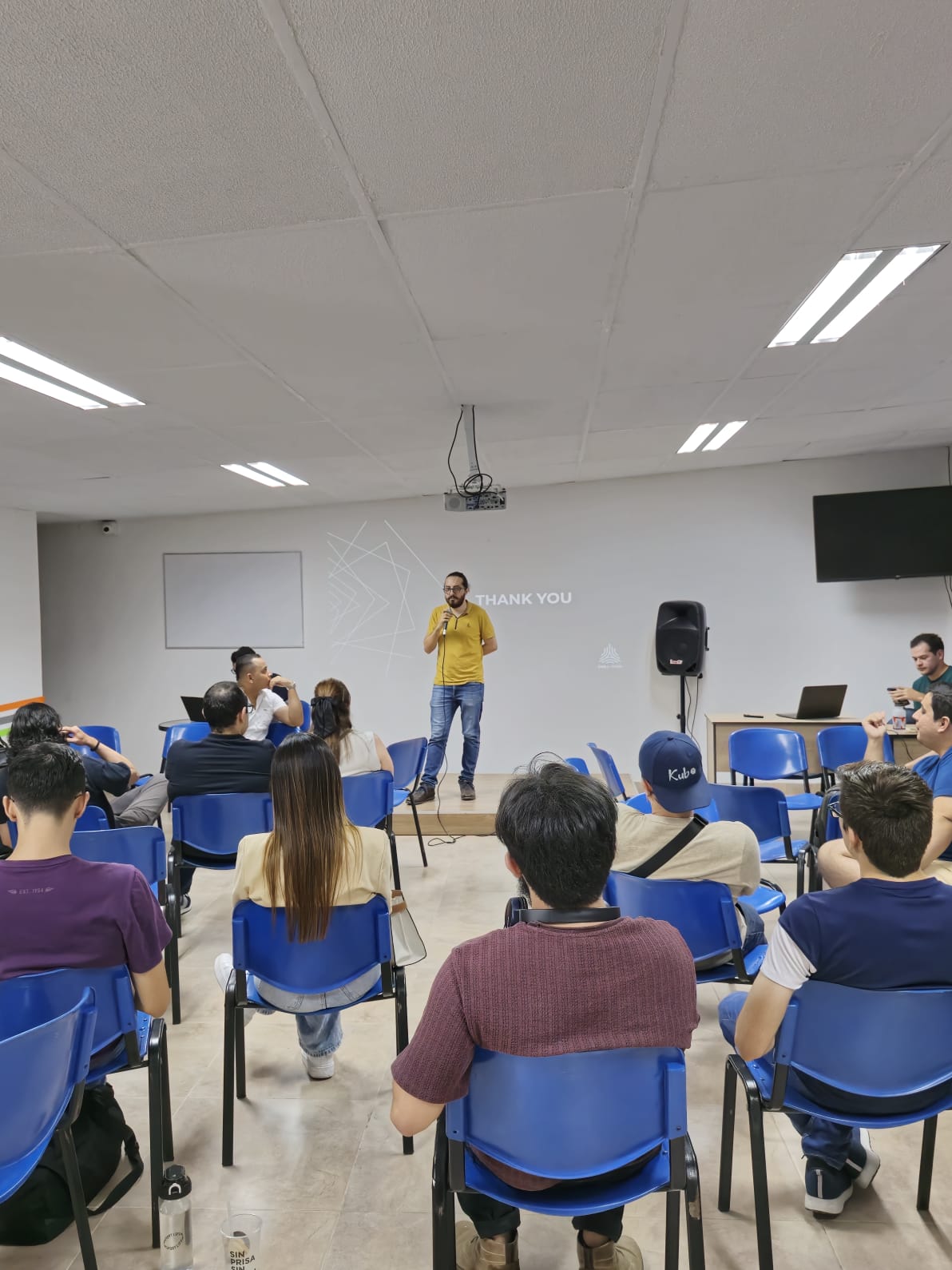 Equipo en capacitación de inteligencia artificial